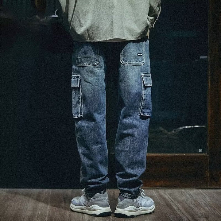 Pantalon cargo bleu décontracté homme, coupe urbaine moderne avec poches latérales, parfait pour un style actuel.