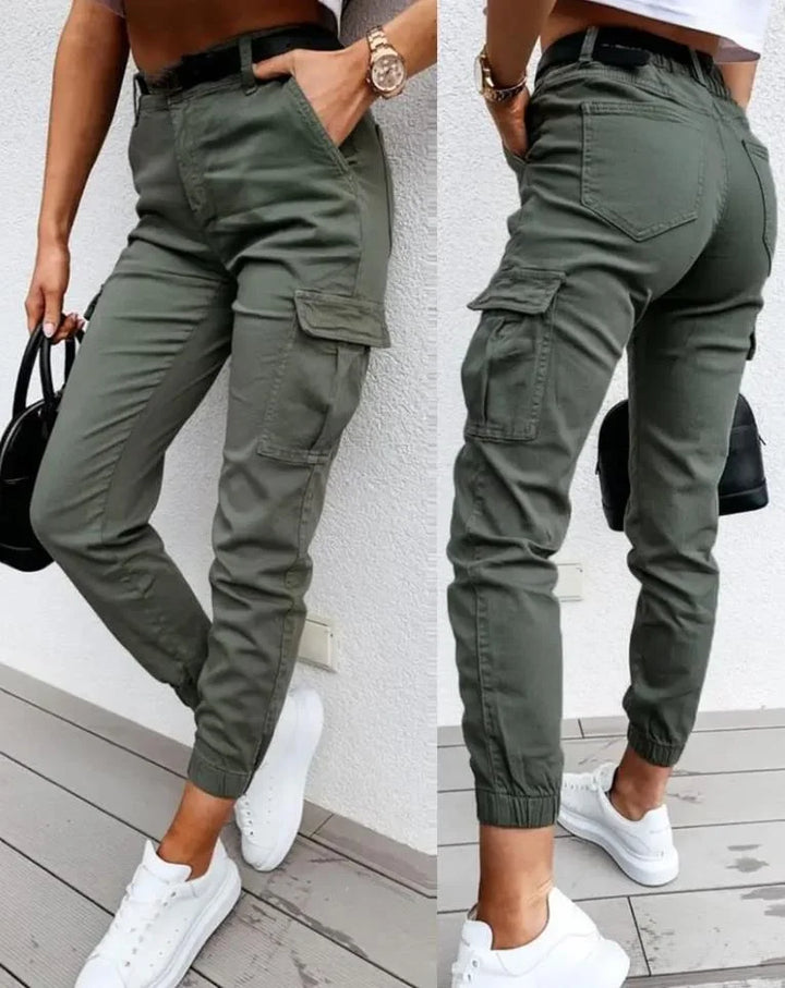 Pantalon cargo femme élégant avec multiples poches, coupe décontractée, pour un style moderne et fonctionnel au quotidien.