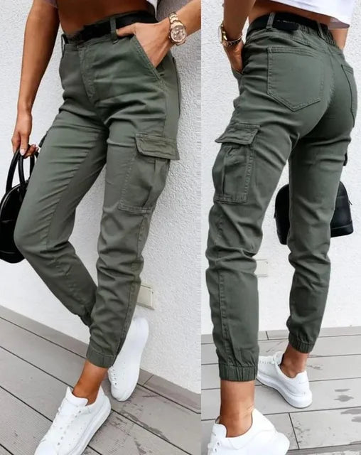 Pantalon cargo femme taille haute, vert kaki, pour un style urbain moderne et confortable au printemps.