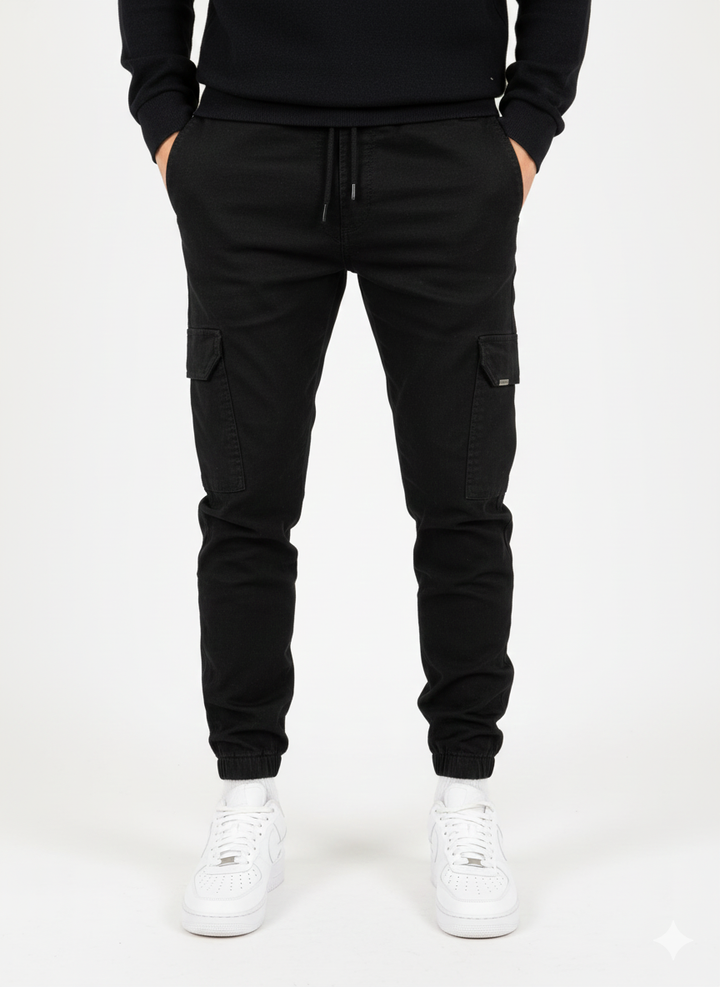 Pantalon cargo homme moderne, coupe jogger décontractée avec taille élastique pour un confort urbain toute saison.