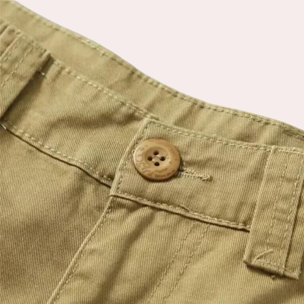 Pantalon cargo noir homme, polyvalent et confortable, idéal pour un look moderne et urbain et loisirs.