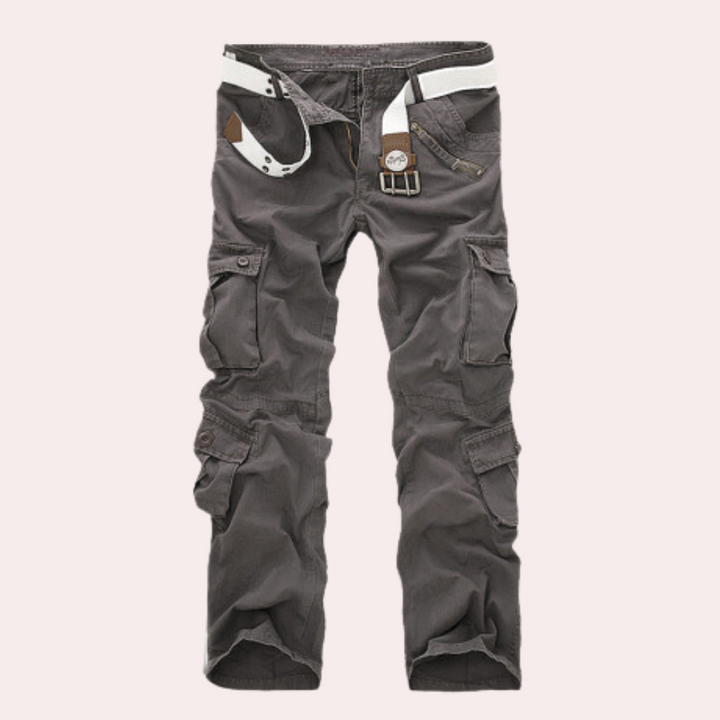 Pantalon cargo gris pour homme, moderne et polyvalent, offrant confort et style décontracté au quotidien et loisirs.