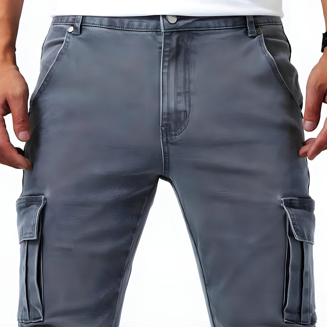 Pantalon cargo homme décontracté, coupe moderne et souple, parfait pour un look urbain confortable.