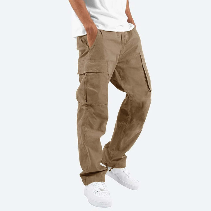 Pantalon cargo homme moderne, poches multiples, coupe élégante et confortable.