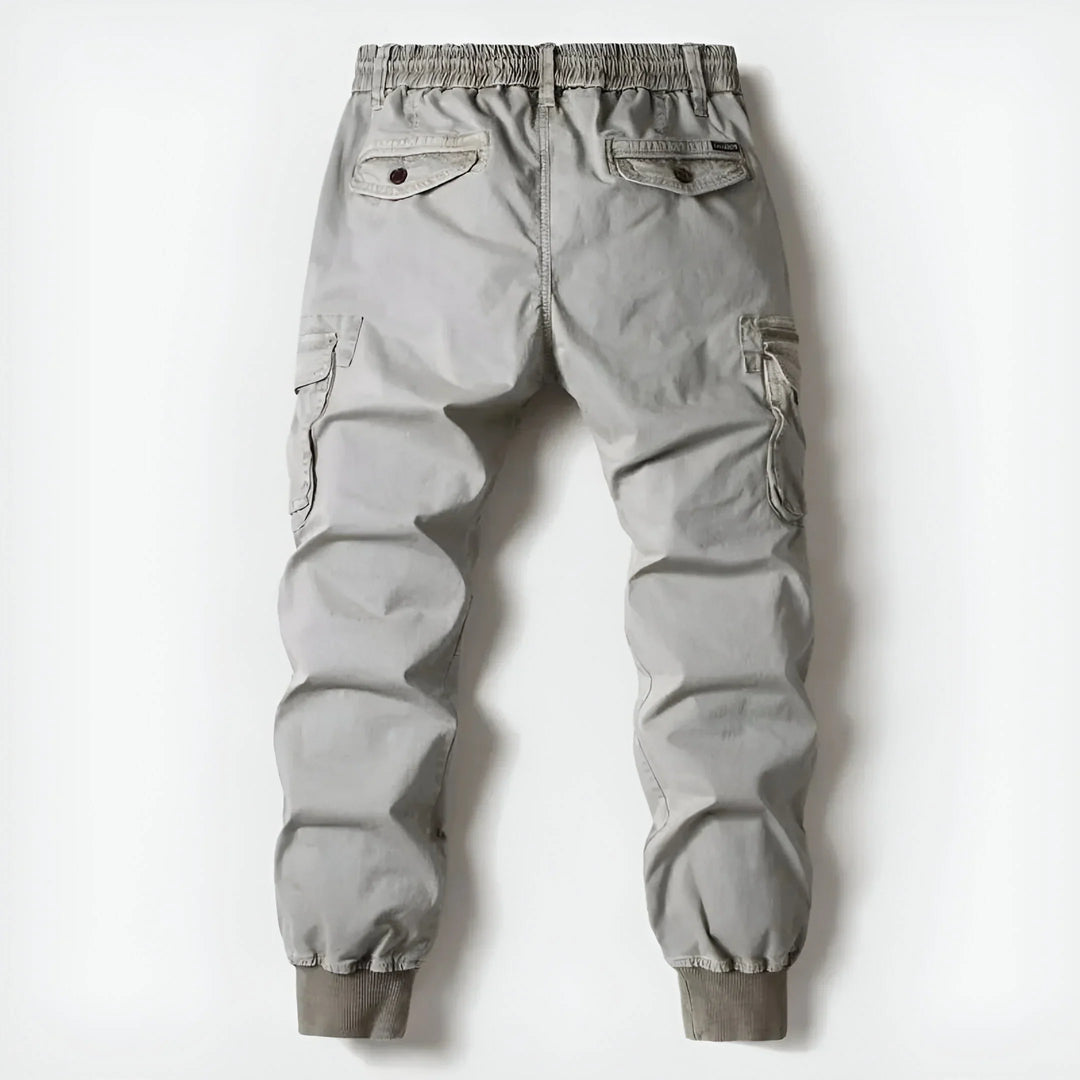 Pantalon cargo homme multipoches, parfait pour une mode masculine polyvalente et pratique.