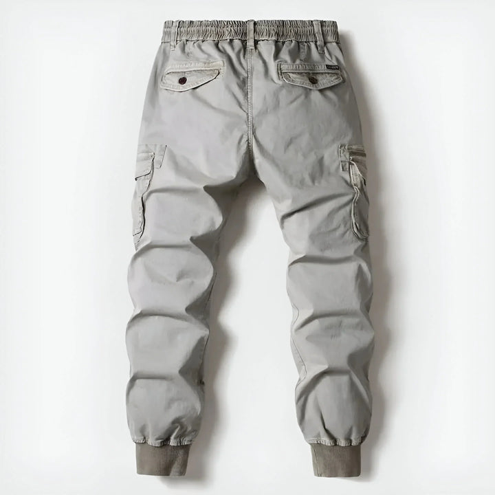 Pantalon cargo homme multipoches, parfait pour une mode masculine polyvalente et pratique.