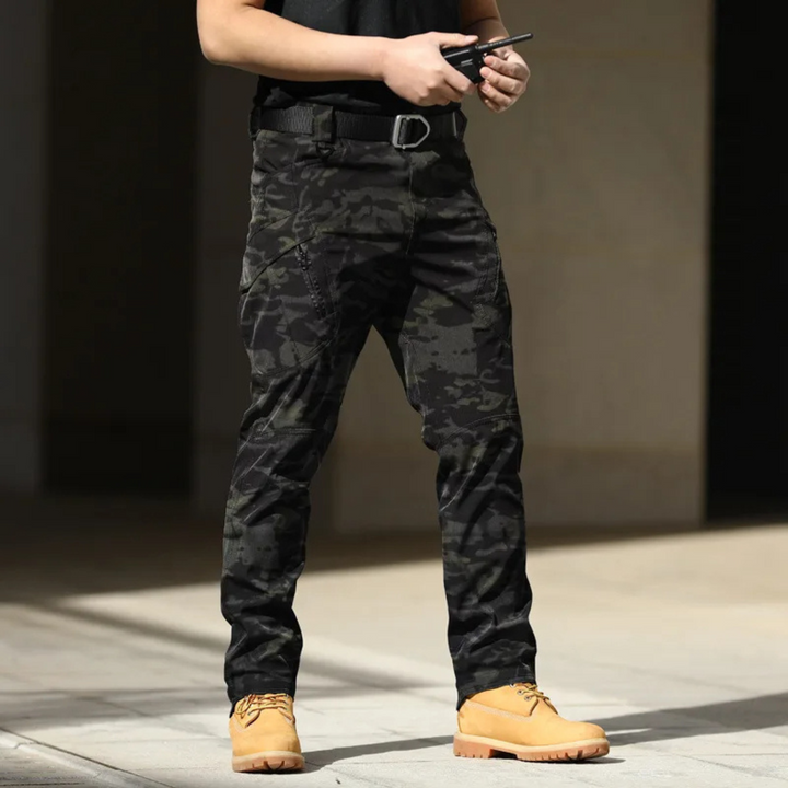 Pantalon cargo homme multipoches confortable, idéal pour look décontracté stylé.
