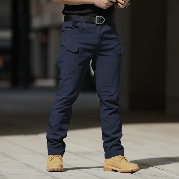 Pantalon cargo homme polyvalent, confortable, stylé et multipoches, facile à associer pour tout look.