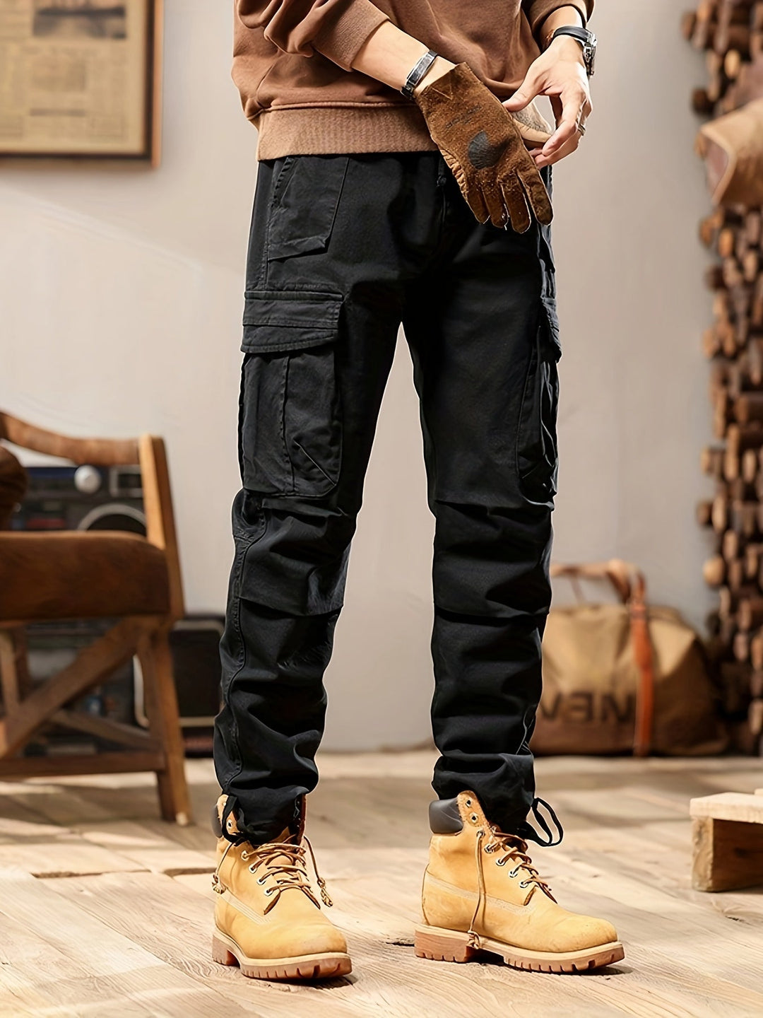 Pantalon cargo homme multipoches, coupe ajustée, style moderne.  Confort et praticité.