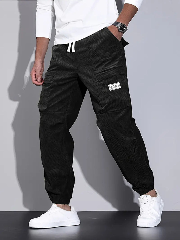 Pantalon cargo homme polyvalent, coupe ajustée, disponible en diverses couleurs, idéal pour le confort.