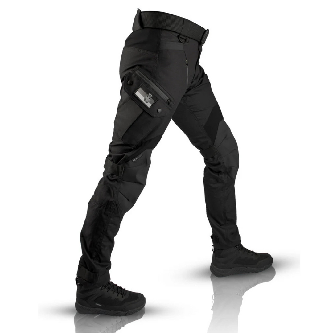 Pantalon cargo homme robuste pour aventure, multiples poches et coupe confortable, idéal pour le plein air.