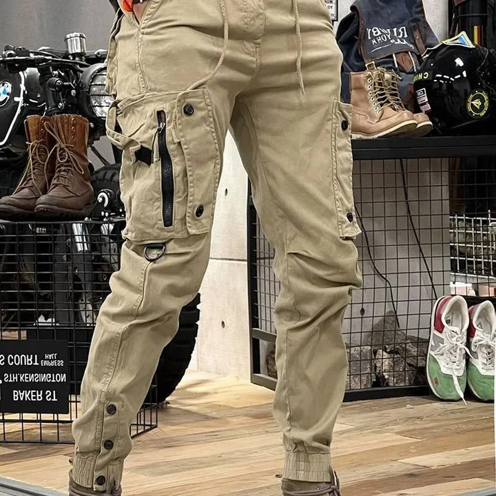 Pantalon cargo homme stretch, coupe moderne, poches multiples. Confort et style pour un look décontracté.