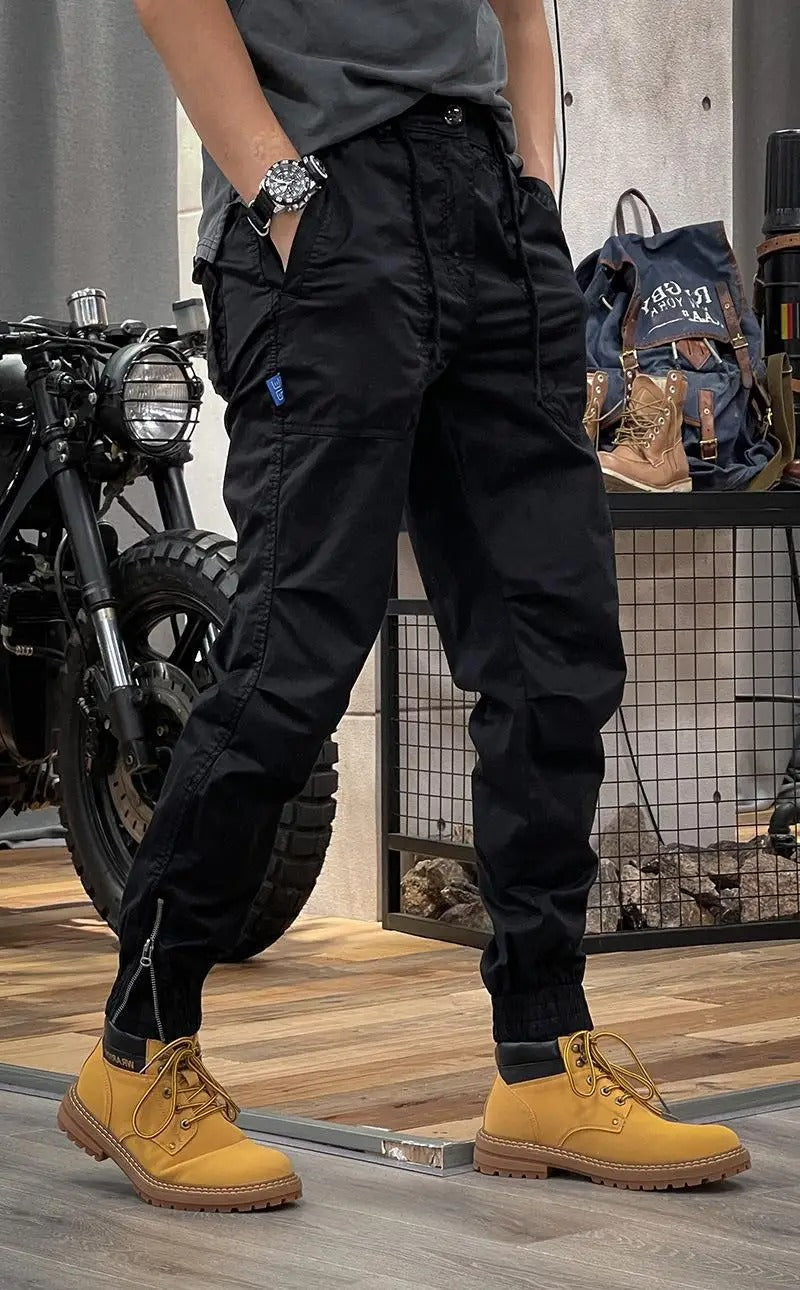 Pantalon cargo homme stretch, coupe moderne, poches multiples. Confort et style pour un look décontracté.