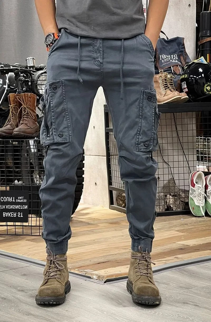 Pantalon cargo homme stretch, coupe moderne, poches multiples. Confort et style pour un look décontracté.