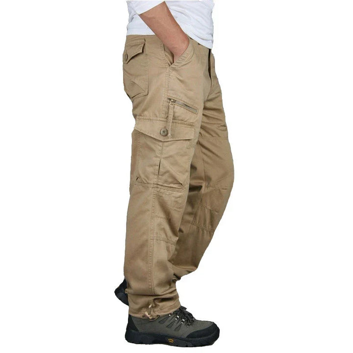 Pantalon cargo homme, style décontracté.  Poches multiples, coupe moderne et confortable.  Parfait pour tous les jours.
