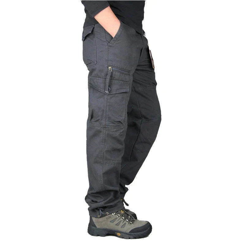 Pantalon cargo homme, style décontracté.  Poches multiples, coupe moderne et confortable.  Parfait pour tous les jours.