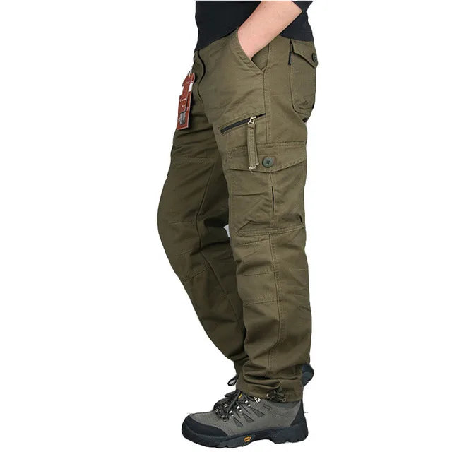 Pantalon cargo homme, style décontracté.  Poches multiples, coupe moderne et confortable.  Parfait pour tous les jours.