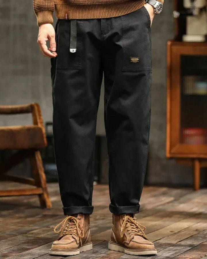 Pantalon cargo droit homme, look décontracté vintage, confortable pour toutes les activités en extérieur. Style urbain.