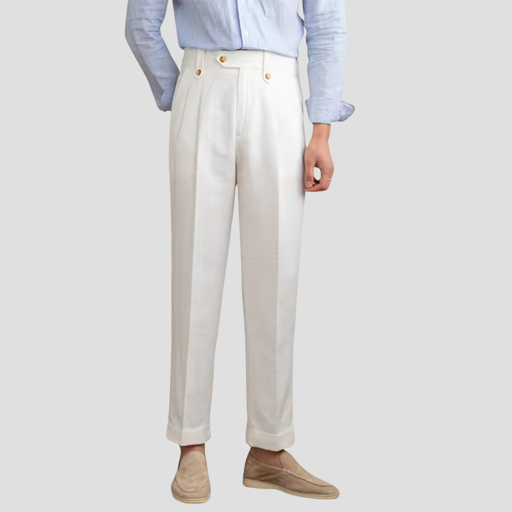 Pantalon chic blanc à pinces, coupe fluide, taille haute double bouton, tissu léger, idéal été, style sophistiqué et urbain.