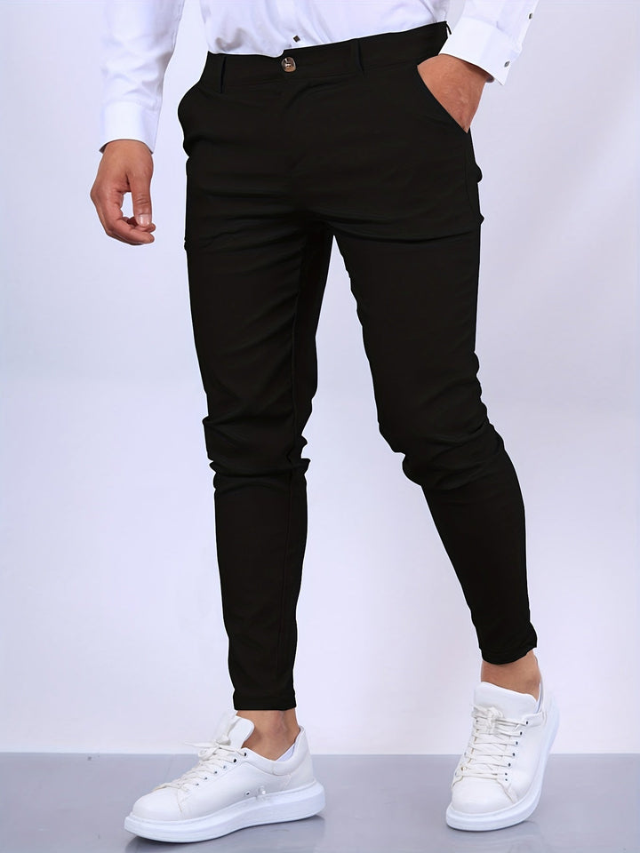 Chino slim pour homme, confortable et polyvalent, look casual-chic tendance.