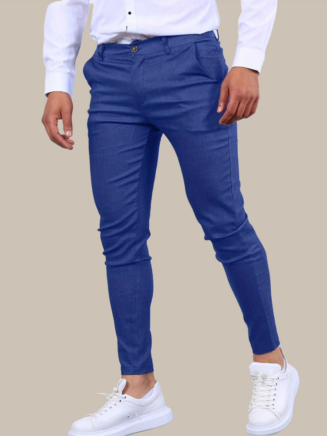Pantalon homme chino élégant, parfait pour tenues casual et habillées, un essentiel mode masculine.