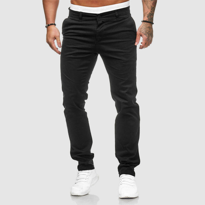 "Pantalon chino urbain homme, coupe ajustée, tissu doux, couleur khaki, style élégant et confortable."