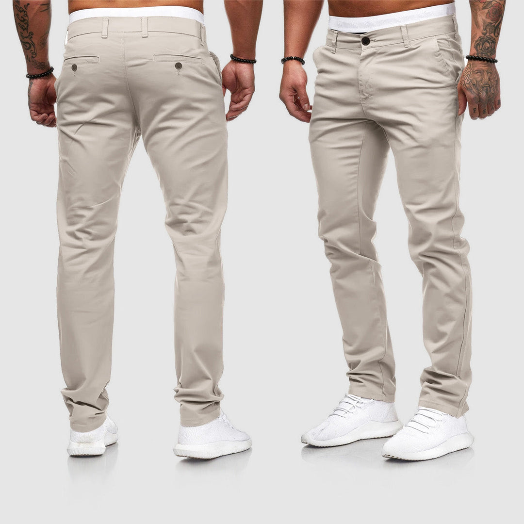 "Pantalon chino urbain homme, coupe ajustée, tissu doux, couleur khaki, style élégant et confortable."