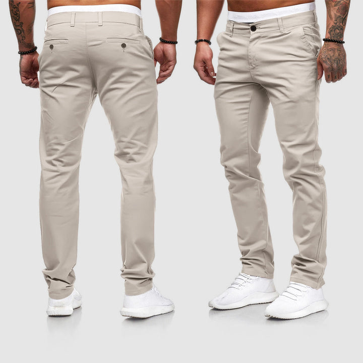 "Pantalon chino urbain homme, coupe ajustée, tissu doux, couleur khaki, style élégant et confortable."