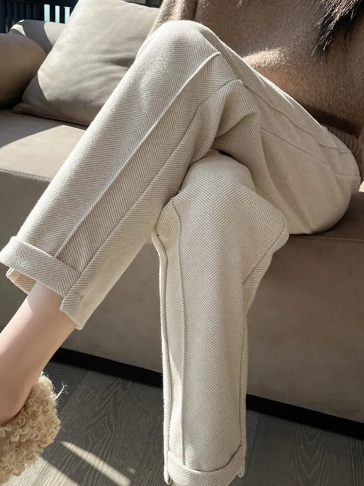 Pantalon crayon en tweed de laine pour femme, taille haute, élégant et sophistiqué. Parfait pour le bureau.