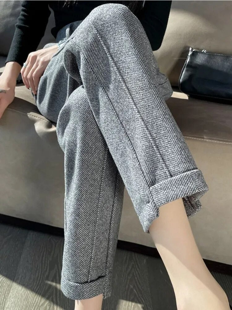 Tweed de laine : pantalon crayon femme à taille haute, coup classique et confortable. Parfait pour l'hiver.