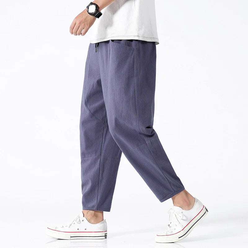 "Pantalon croppé homme en lin léger, couleurs blanc, indigo, khaki, noir. Élégant et confortable pour un style moderne."