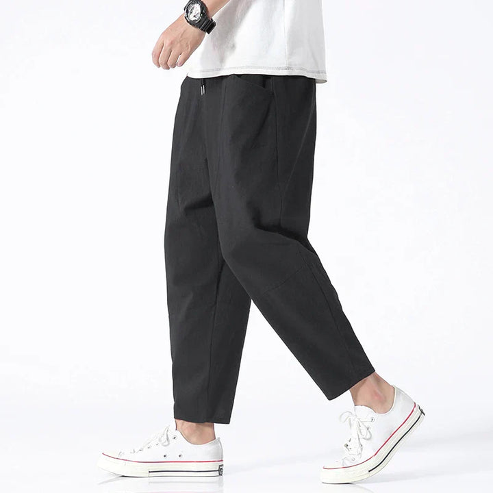 "Pantalon croppé homme en lin léger, couleurs blanc, indigo, khaki, noir. Élégant et confortable pour un style moderne."