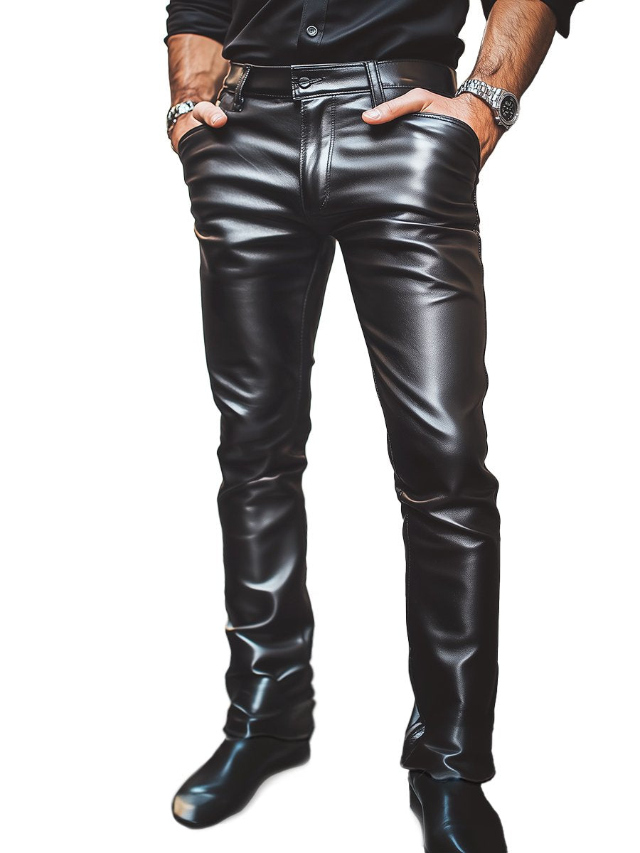 Pantalon cuir homme, coupe élégante et décontractée.  Noir, uni.