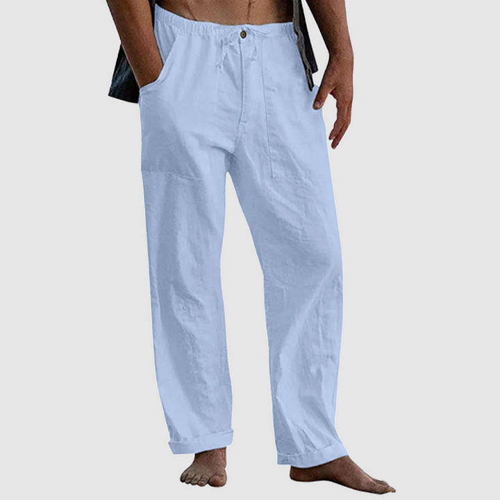 Détail du cordon de serrage sur un pantalon homme en lin décontracté, assurant un ajustement parfait et confortable.