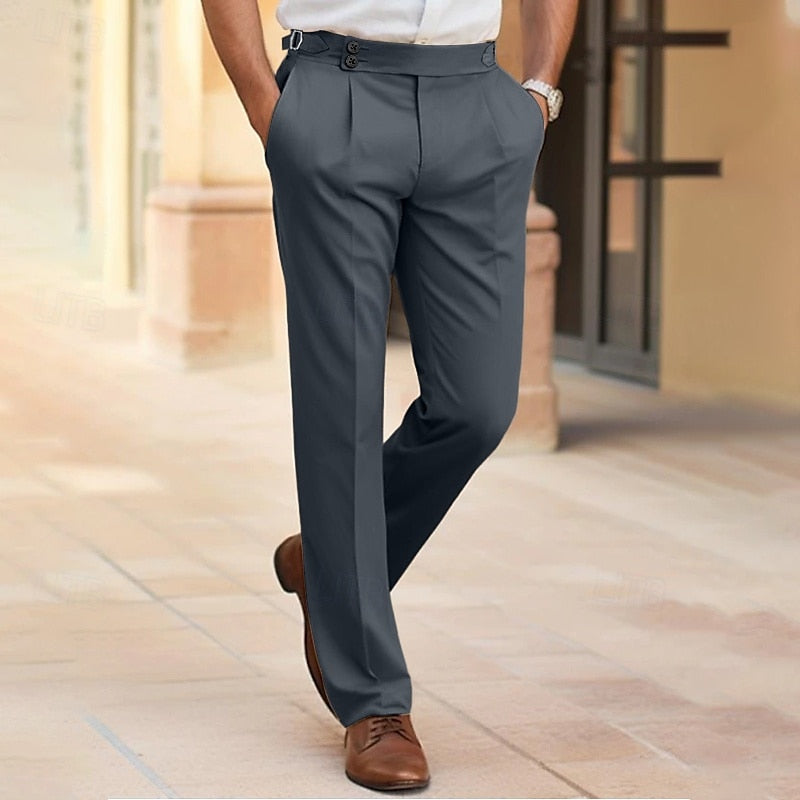 Pantalon de costume homme ajusté, élégant, tissu léger et respirant, idéal pour bureau ou soirée formelle.