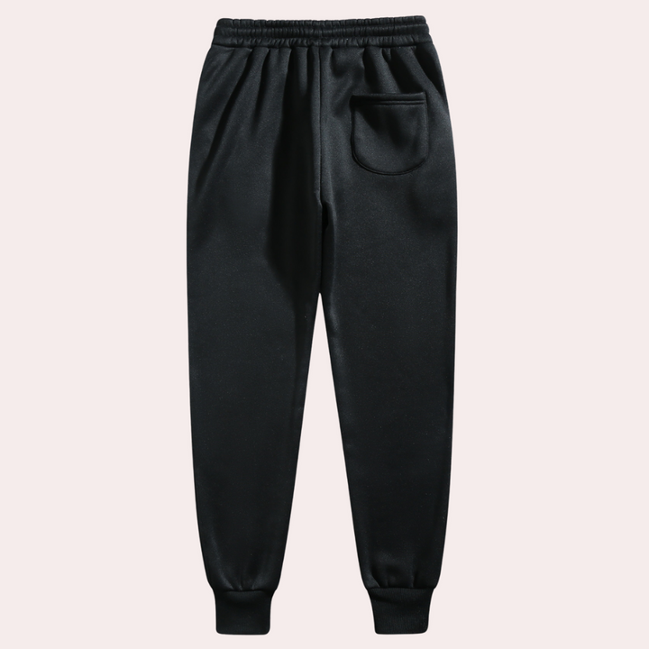 Jogging noir homme décontracté avec cordon de serrage, idéal pour le sport et le confort quotidien.