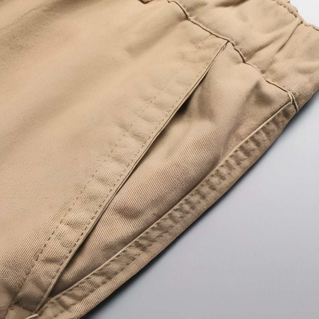 "Pantalon de randonnée respirant gris avec poches cargo et taille élastique, idéal pour trekking en plein air."
