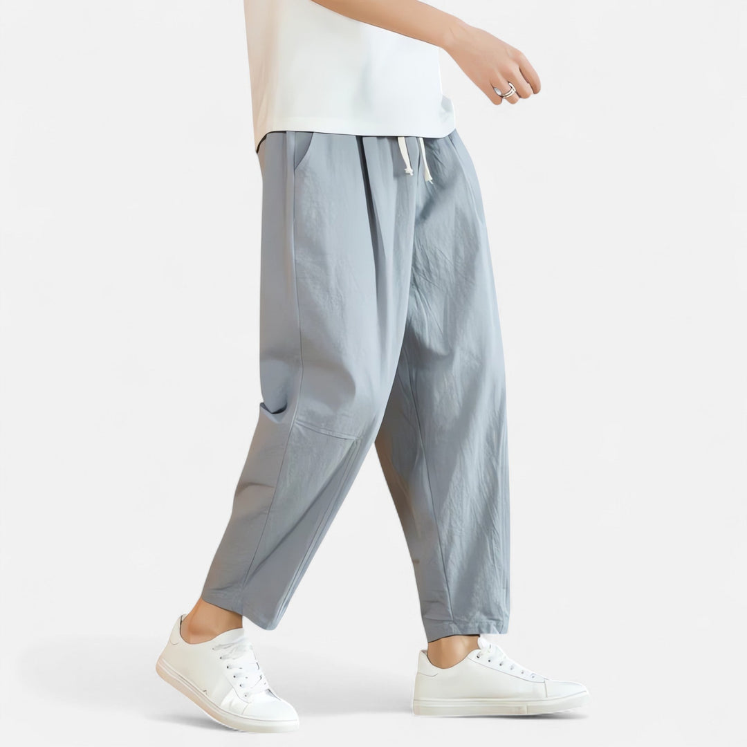 "Pantalon décontracté homme en coton-lin, coupe droite, poches latérales, couleur neutre, idéal pour l'été, élégant et léger.
