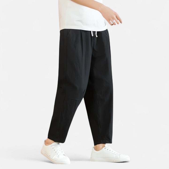 "Pantalon décontracté homme en coton-lin, coupe droite, poches latérales, couleur neutre, idéal pour l'été, élégant et léger.