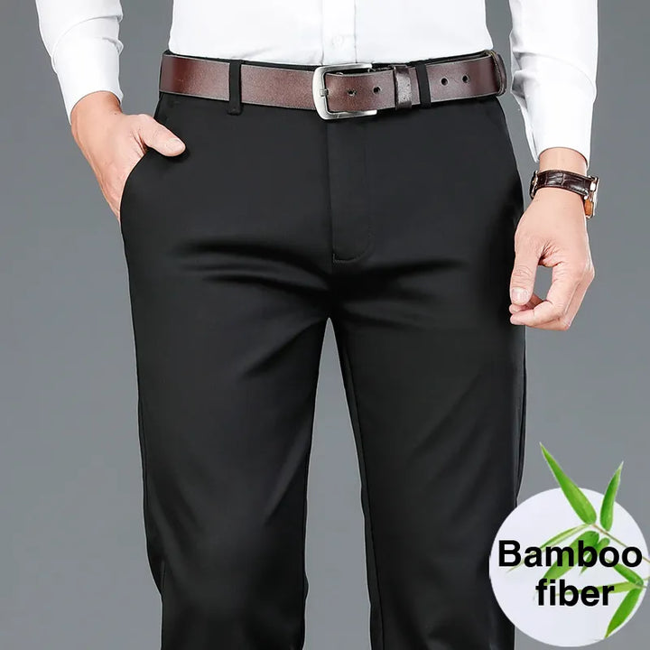 "Pantalon décontracté homme kaki, coupe moderne, tissu bambou-coton, élégant pour travail et sorties, confort quotidien."