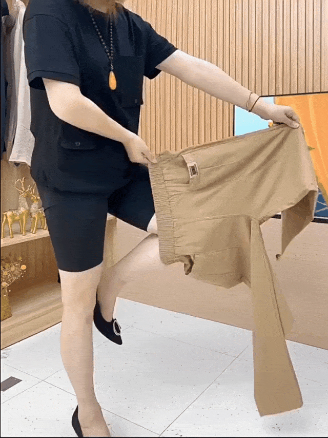 "Pantalon en coton pour femmes, élégant et confortable, avec détails élastiques et disponible en plusieurs couleurs."