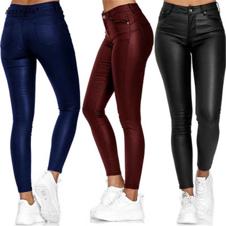 Pantalon en cuir stretch noir pour femme, taille haute, confortable et chic. Idéal automne.