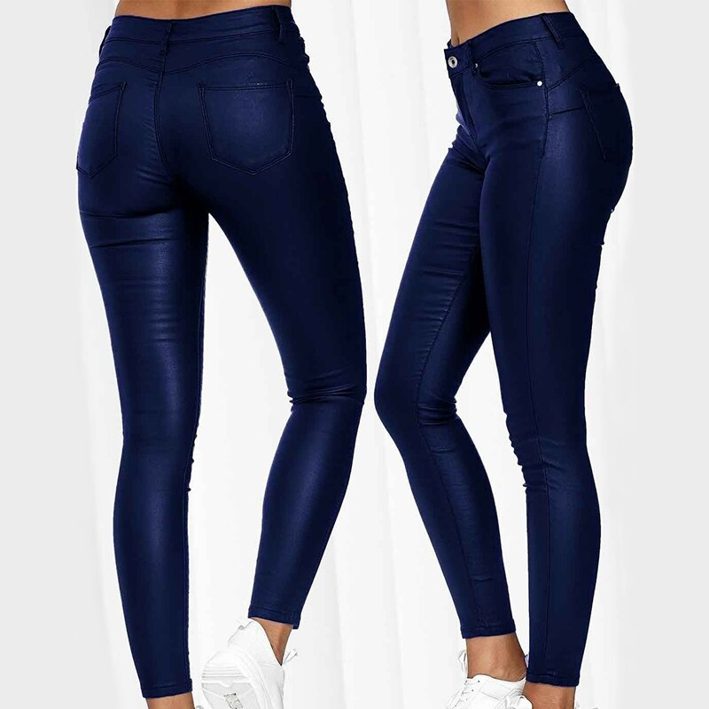 Mode femme: pantalon en cuir stretch noir, taille haute, confortable pour un style chic et actuel.