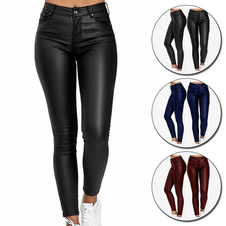 Bas femme tendance en simili cuir stretch noir, élégant et polyvalent. Parfait pour la mode.