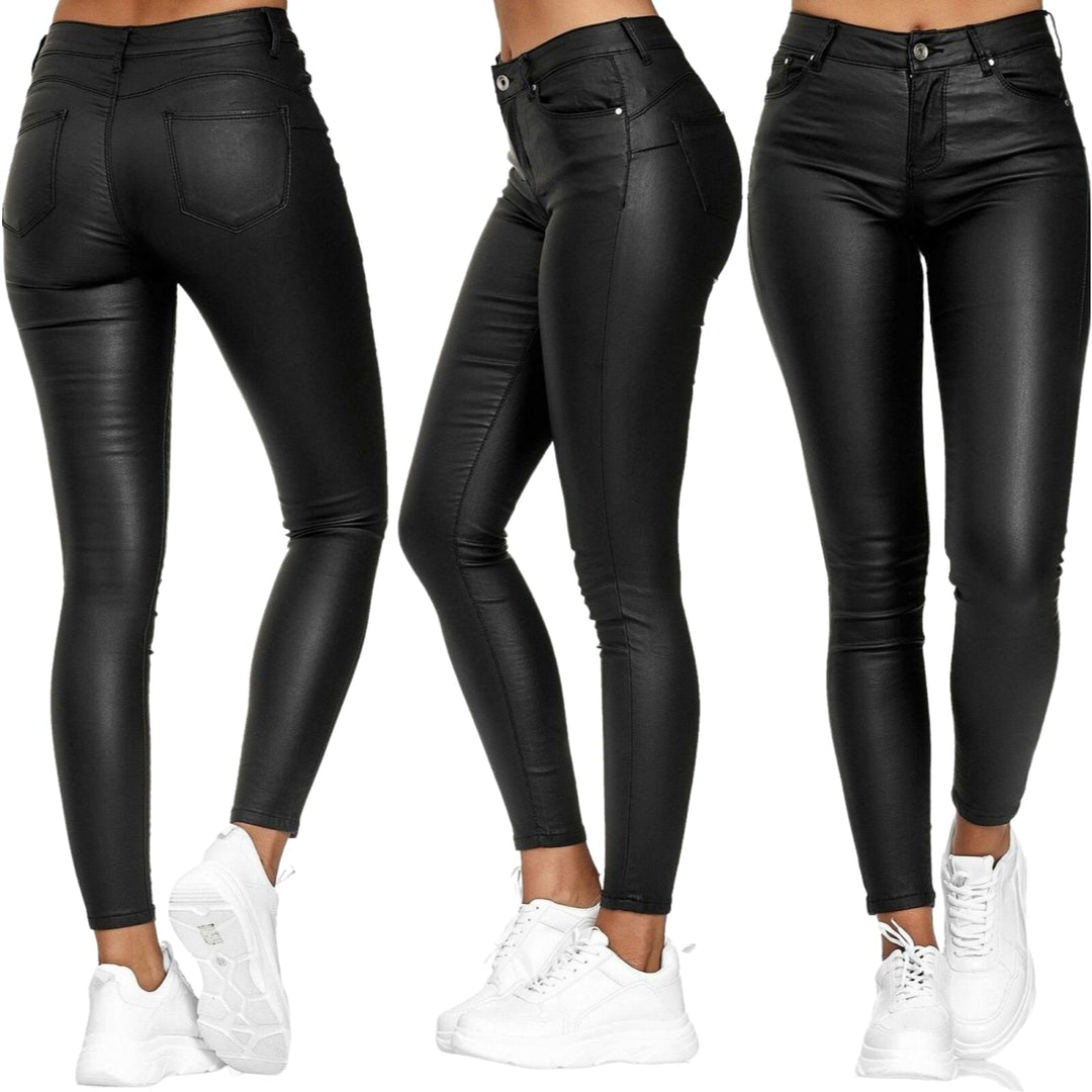 Pantalon noir femme en cuir stretch, coupe ajustée, offrant confort et style chic décontracté.