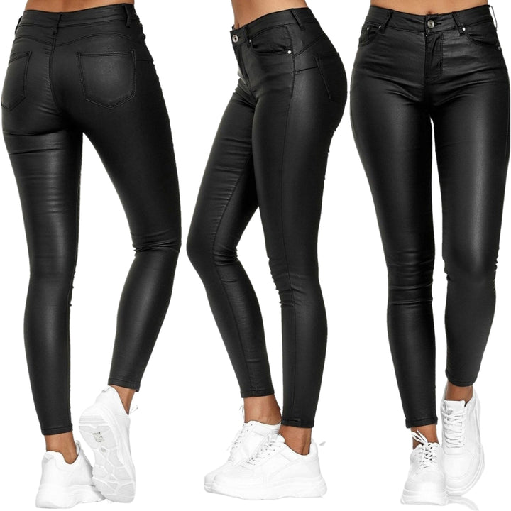 Pantalon noir femme en cuir stretch, coupe ajustée, offrant confort et style chic décontracté.