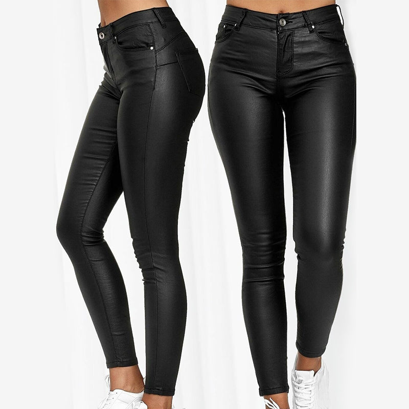 Bas femme en cuir stretch noir, polyvalent et élégant, un must-have pour votre garde-robe.