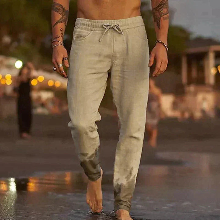 "Pantalon en lin homme, coupe ample, léger, gris clair, taille élastique, style chic et décontracté parfait pour l'été."