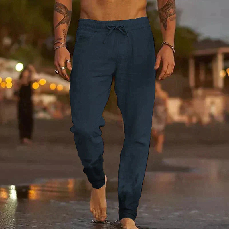 "Pantalon en lin homme, coupe ample, léger, gris clair, taille élastique, style chic et décontracté parfait pour l'été."