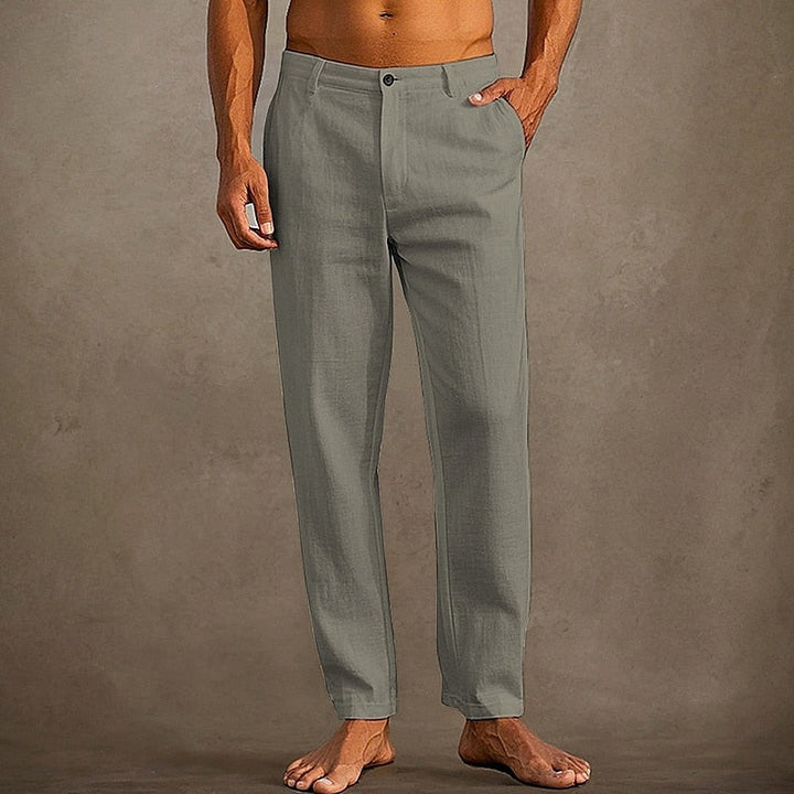 "Pantalon en lin léger pour homme, coupe décontractée, couleur estivale, idéal pour temps chaud."